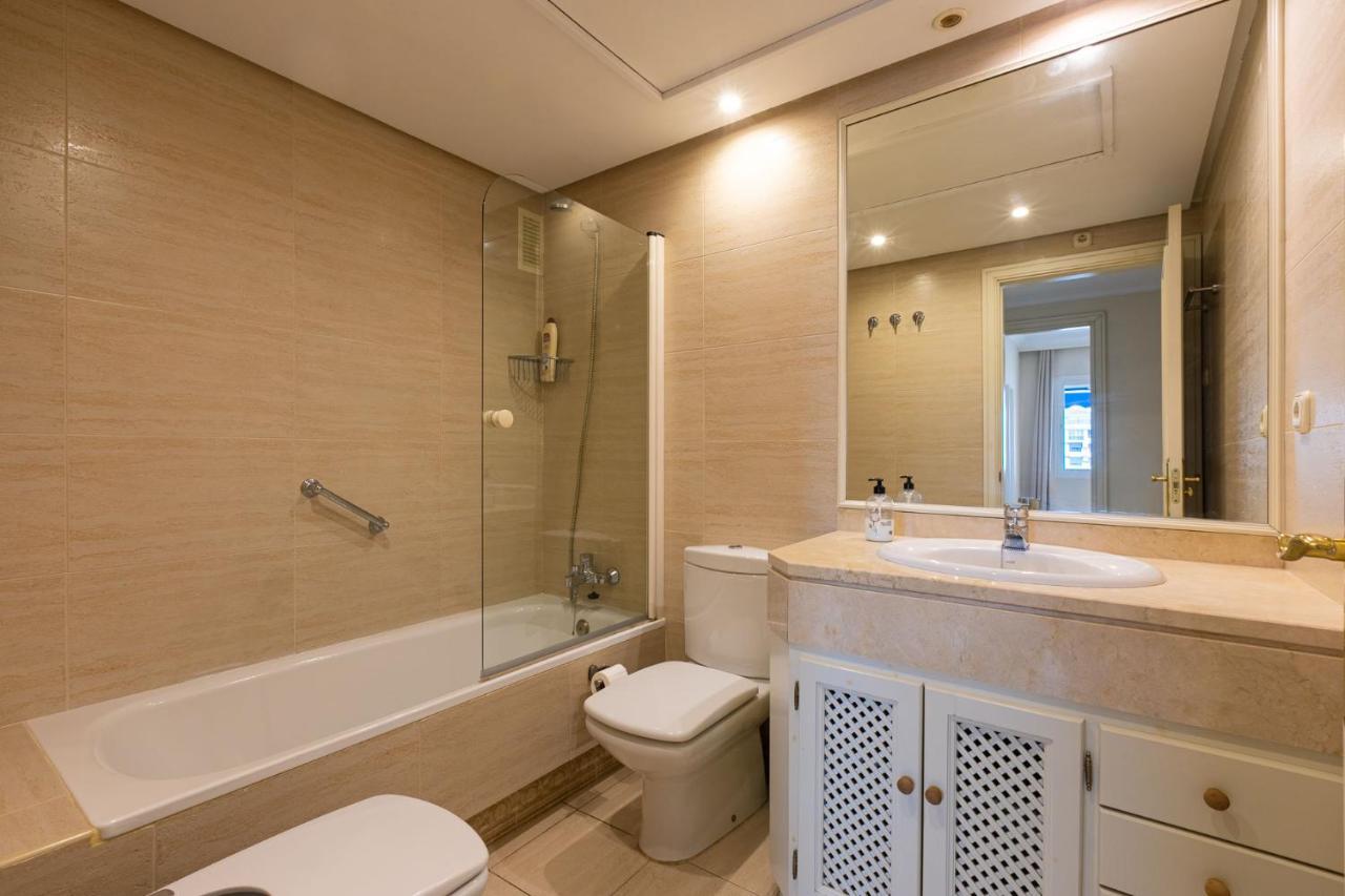 Puerto Banus, Marina Banus, 2br, 2bth, Pool, Parking, Marbella, 1j Lägenhet *