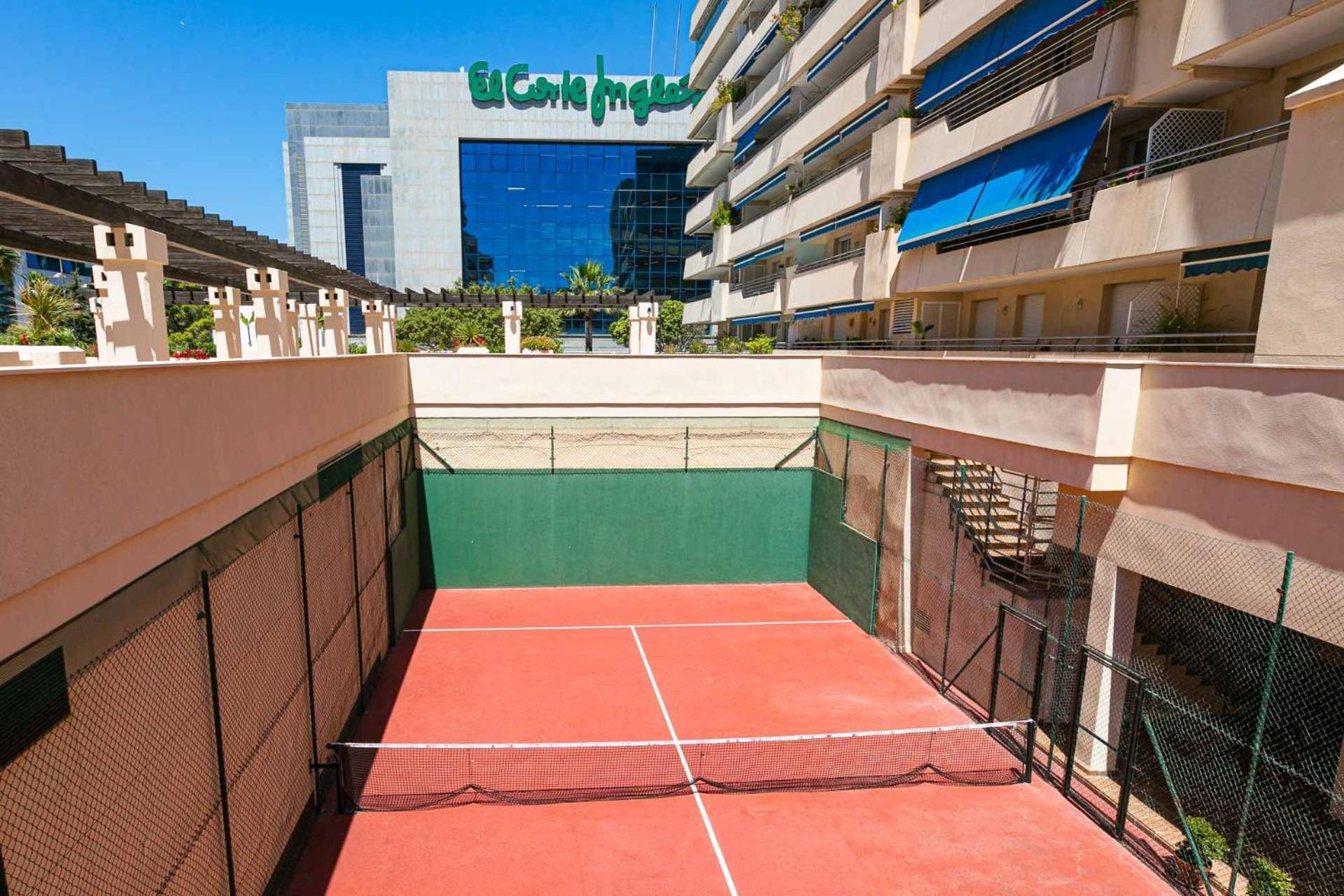 Lägenhet Puerto Banus, Marina Banus, 2br, 2bth, Pool, Parking, Marbella, 1j