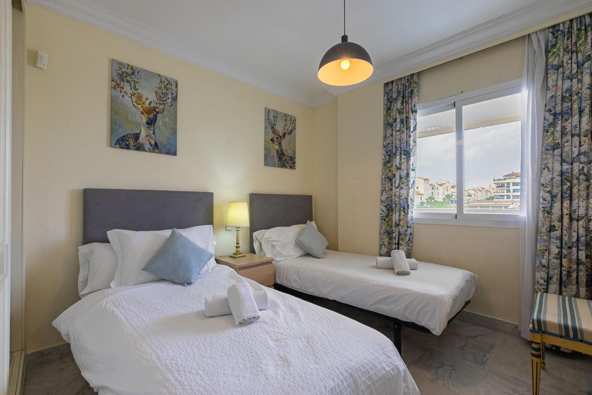 Puerto Banus, Marina Banus, 2br, 2bth, Pool, Parking, Marbella, 1j Lejlighed Marbella